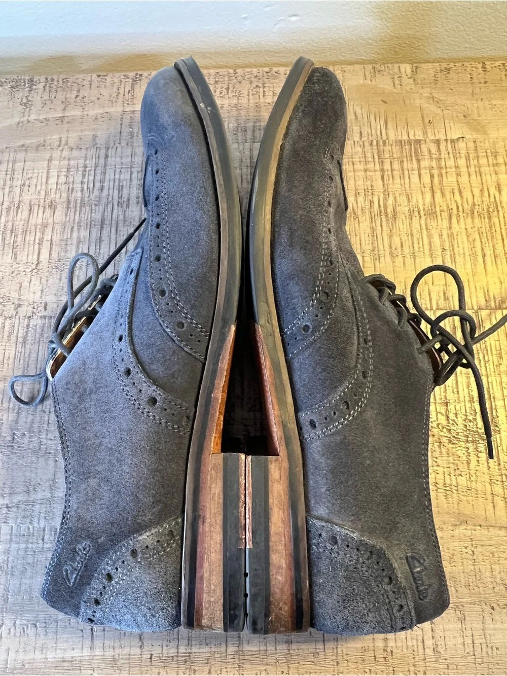 Clarks Men's Exton Brogue Navy Suede Wingtip Oxfords. Size 9.5